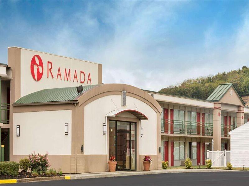 Ramada By Wyndham Harrisonburg Motel Esterno foto